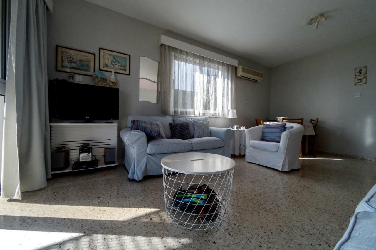 Blue Bay Beach House Larnaca Buitenkant foto