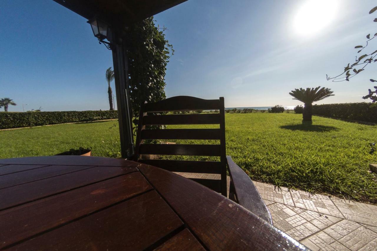 Blue Bay Beach House Larnaca Buitenkant foto