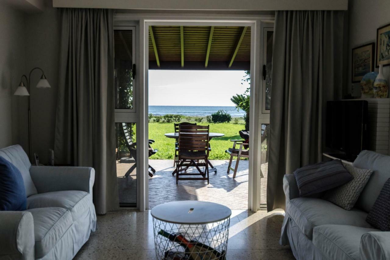 Blue Bay Beach House Larnaca Buitenkant foto